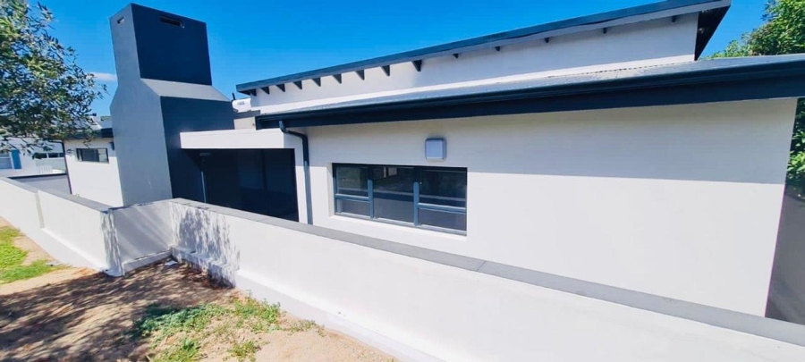 3 Bedroom Property for Sale in Stilbaai Wes Western Cape